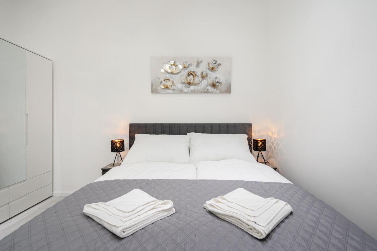 Stellar Dwell Apartment Budapest Bagian luar foto