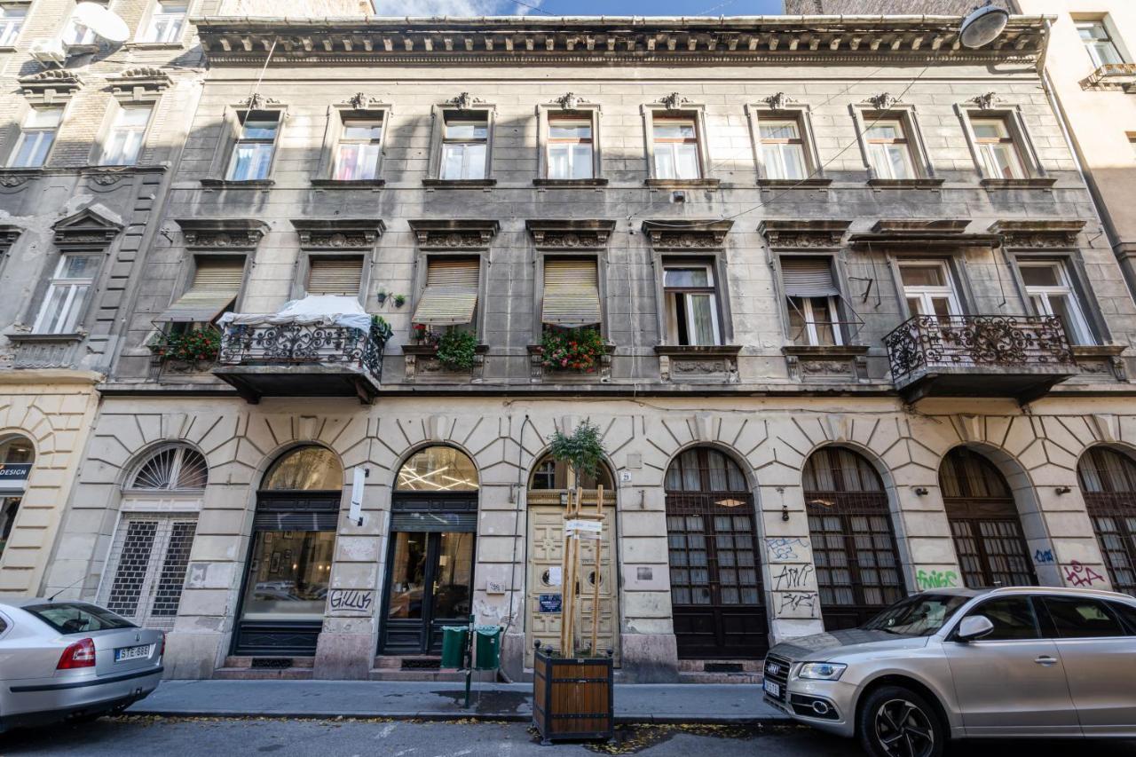 Stellar Dwell Apartment Budapest Bagian luar foto
